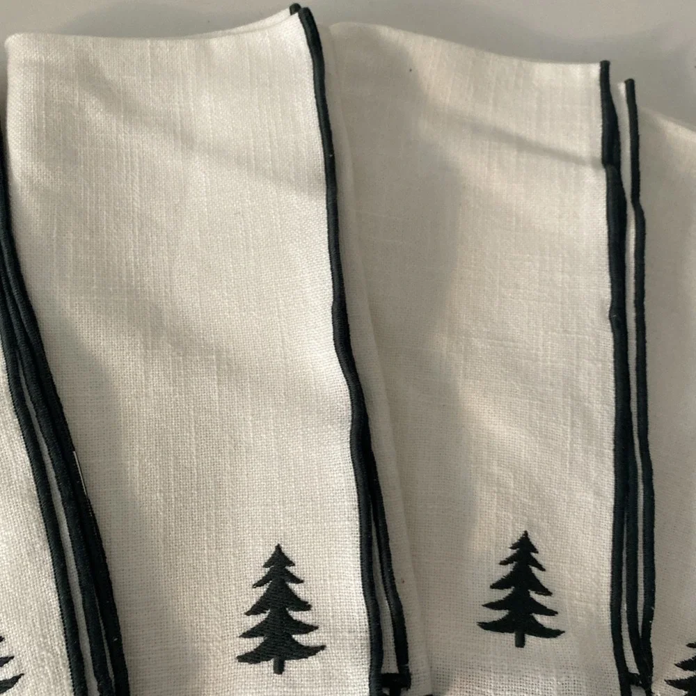 Set of 5 Crate & Barrel Merrow-Stitch White Green Stripe Napkin Embroidered Tree